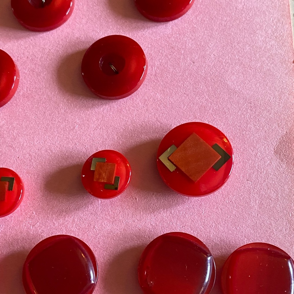 Vintage Red Button Collection - Picture 4 of 15